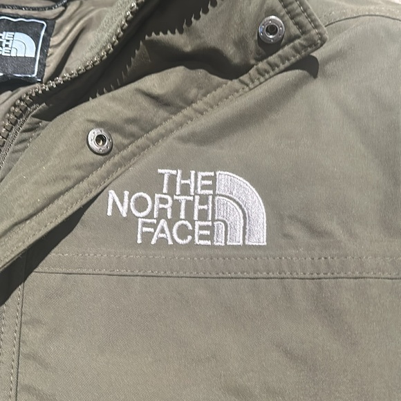 Men’s North Face Winter Coat. Mid-thigh/knee length. Only worn twice! - Picture 3 of 6